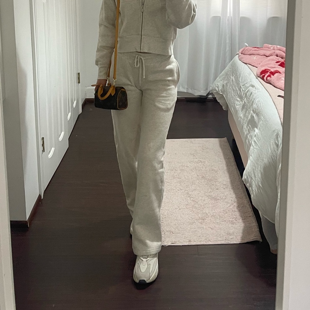Aritzia Cozy Sweatfleece Perfect Banded Sweatpant